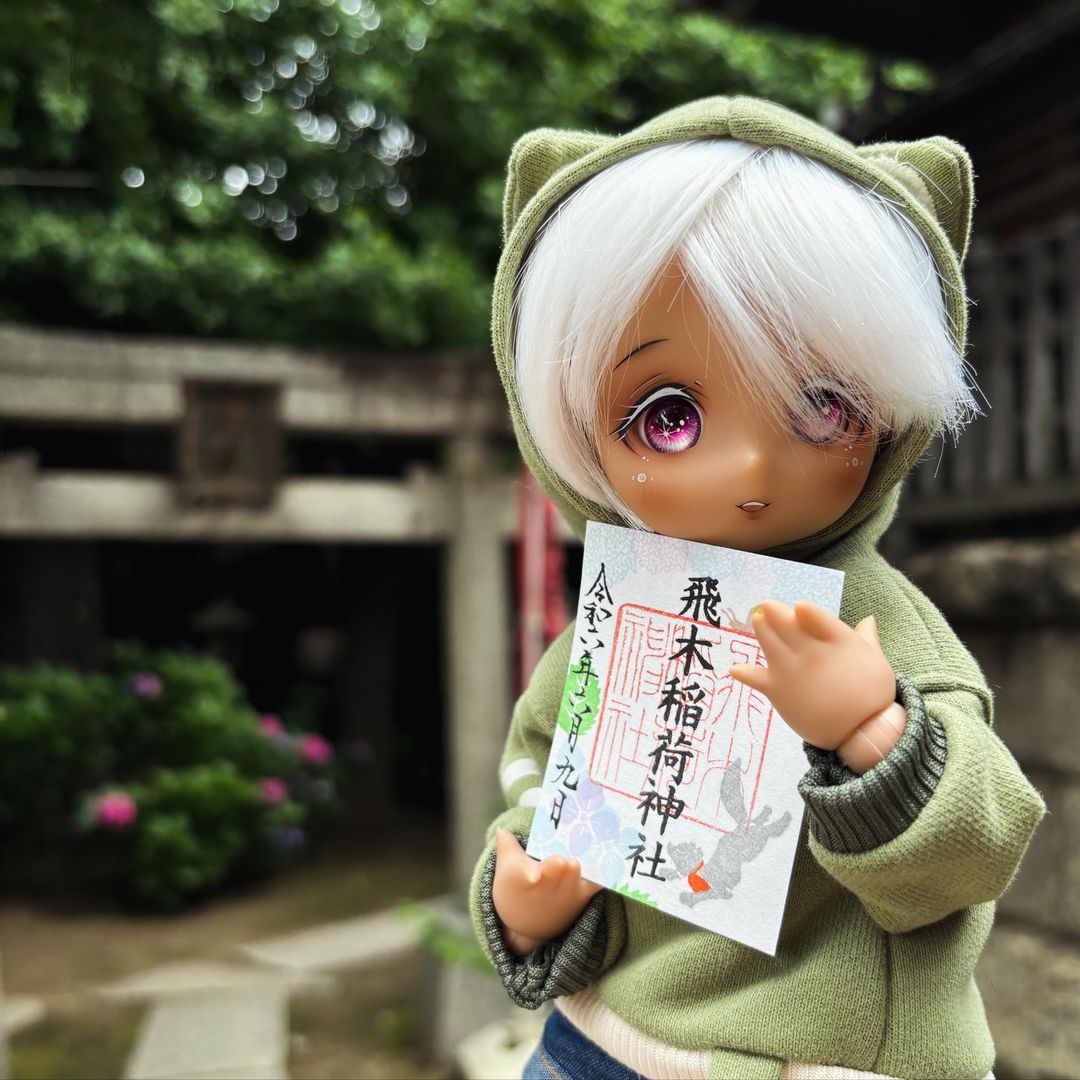 30cm MJD girl (tan skin, pink eyes, white hair)